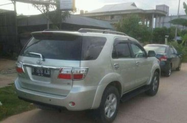 Jual Toyota Fortuner 2010 harga baik