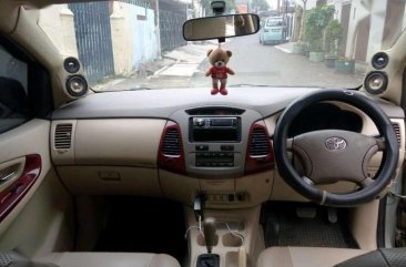 Butuh uang jual cepat Toyota Kijang Innova 2006