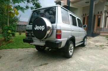 Butuh uang jual cepat Toyota Kijang 1996