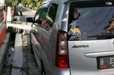 Butuh uang jual cepat Toyota Avanza 2005