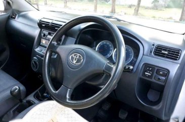 Toyota Avanza 2004 dijual cepat