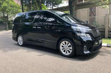 Butuh uang jual cepat Toyota Vellfire 2010