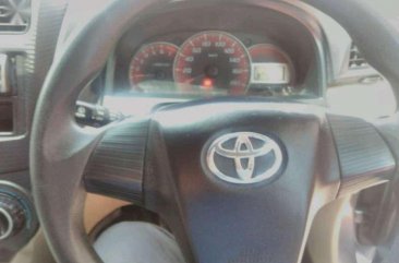 Butuh uang jual cepat Toyota Avanza 2014