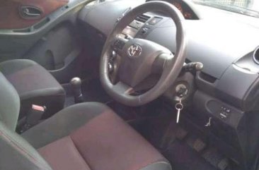 Butuh uang jual cepat Toyota Yaris 2012