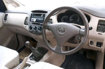 Butuh uang jual cepat Toyota Kijang Innova 2005