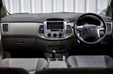 Butuh uang jual cepat Toyota Kijang Innova 2014