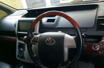 Toyota NAV1 V Limited dijual cepat