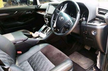 Butuh uang jual cepat Toyota Alphard 2015