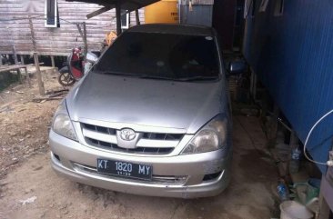 Butuh uang jual cepat Toyota Kijang Innova 2005