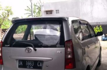 Toyota Avanza 2004 dijual cepat