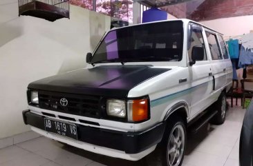 Butuh uang jual cepat Toyota Kijang 1994