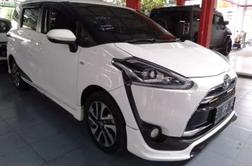 Toyota Sienta Q dijual cepat