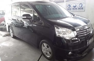 Butuh uang jual cepat Toyota NAV1 2013