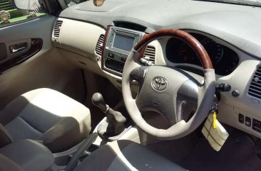 Butuh uang jual cepat Toyota Kijang Innova 2014