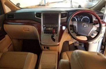 Toyota Vellfire dijual cepat