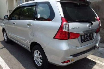 Butuh uang jual cepat Toyota Avanza 2015