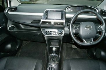Toyota Sienta Q dijual cepat