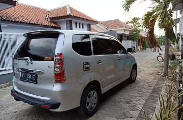 Toyota Avanza 2010 bebas kecelakaan