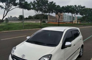 Butuh uang jual cepat Toyota Agya 2017