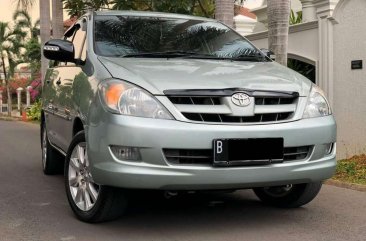 Toyota Kijang Innova 2004 dijual cepat