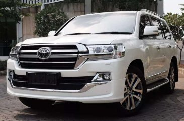 Butuh uang jual cepat Toyota Land Cruiser 2019