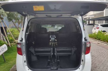 Toyota Alphard S bebas kecelakaan