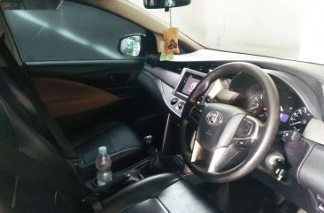 Butuh uang jual cepat Toyota Kijang Innova 2015