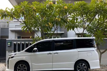 Jual Toyota Voxy 2017, KM Rendah