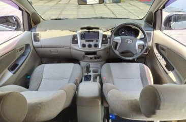 Butuh uang jual cepat Toyota Kijang Innova 2012