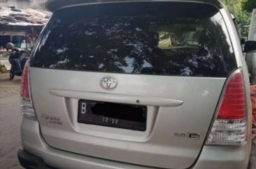 Toyota Kijang Innova E dijual cepat