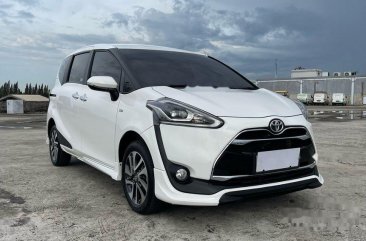 Butuh uang jual cepat Toyota Sienta 2019
