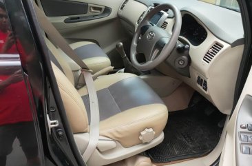 Toyota Kijang Innova V bebas kecelakaan