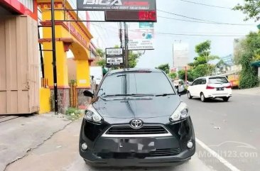 Toyota Sienta V dijual cepat