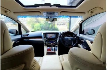 Butuh uang jual cepat Toyota Alphard 2017