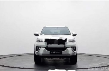 Toyota Fortuner VRZ dijual cepat