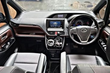 Toyota Voxy bebas kecelakaan
