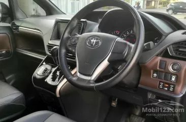 Toyota Voxy dijual cepat