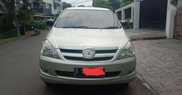 Butuh uang jual cepat Toyota Kijang Innova 2005 565781